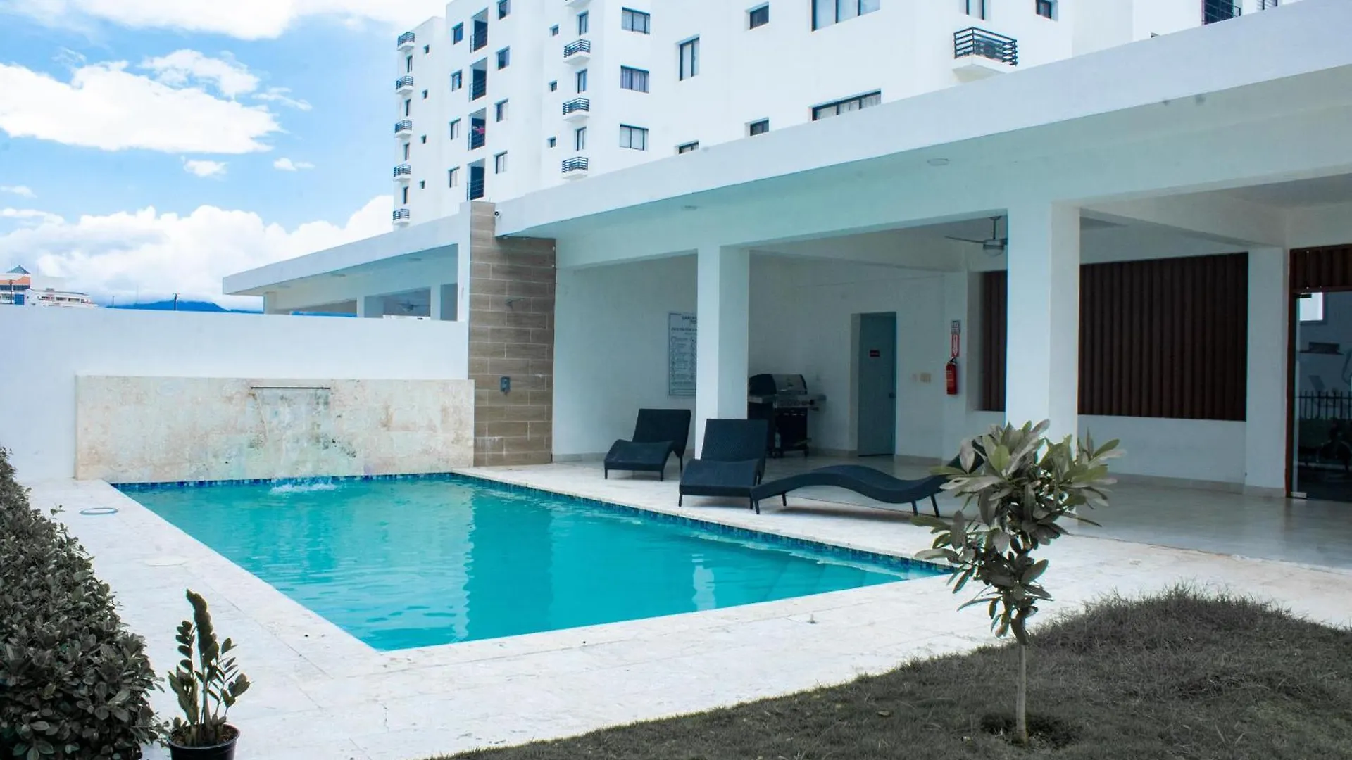 Confidence Luxurious Apartment-Garden Tower-Gym Pool Wifi Santiago de los Caballeros